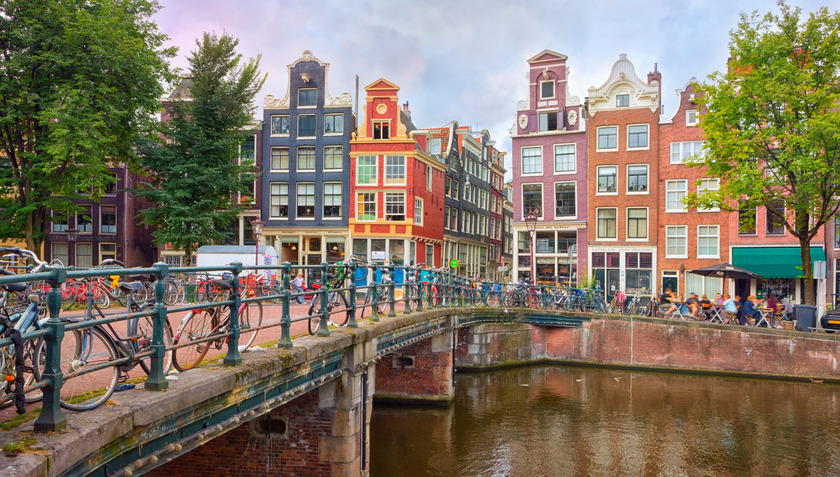 Chính quyền TP Amsterdam, Hà Lan đã liên tục ban hành nhiều biện pháp nhằm hạn chế tình trạng quá tải khách du lịch
