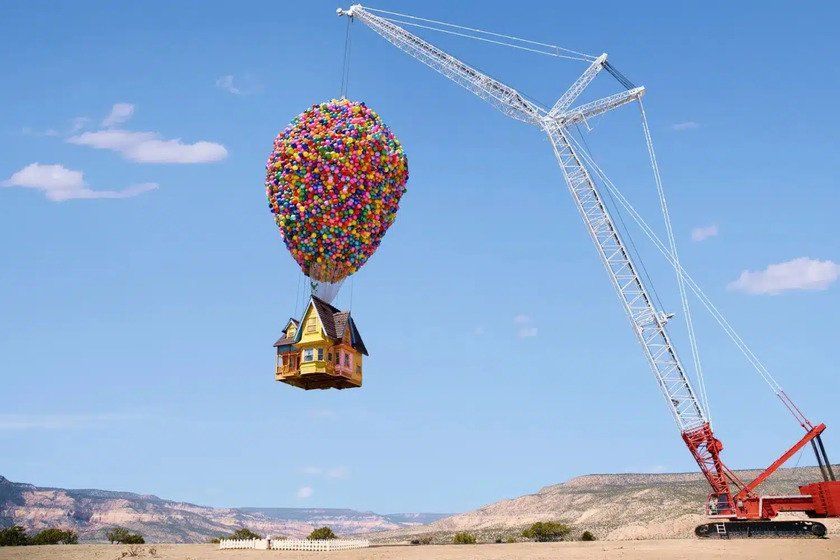 Căn nhà bay lơ lửng với chùm bong bóng khổng lồ trong phim Up của Pixar