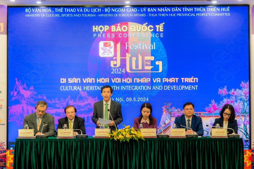 Ông Nguyễn Văn Phương, Chủ tịch UBND tỉnh Thừa Thiên Huế phát biểu tại buổi họp báo quốc tế giới thiệu Festival Huế 2024 và Tuần lễ Festival nghệ thuật quốc tế Huế 2024