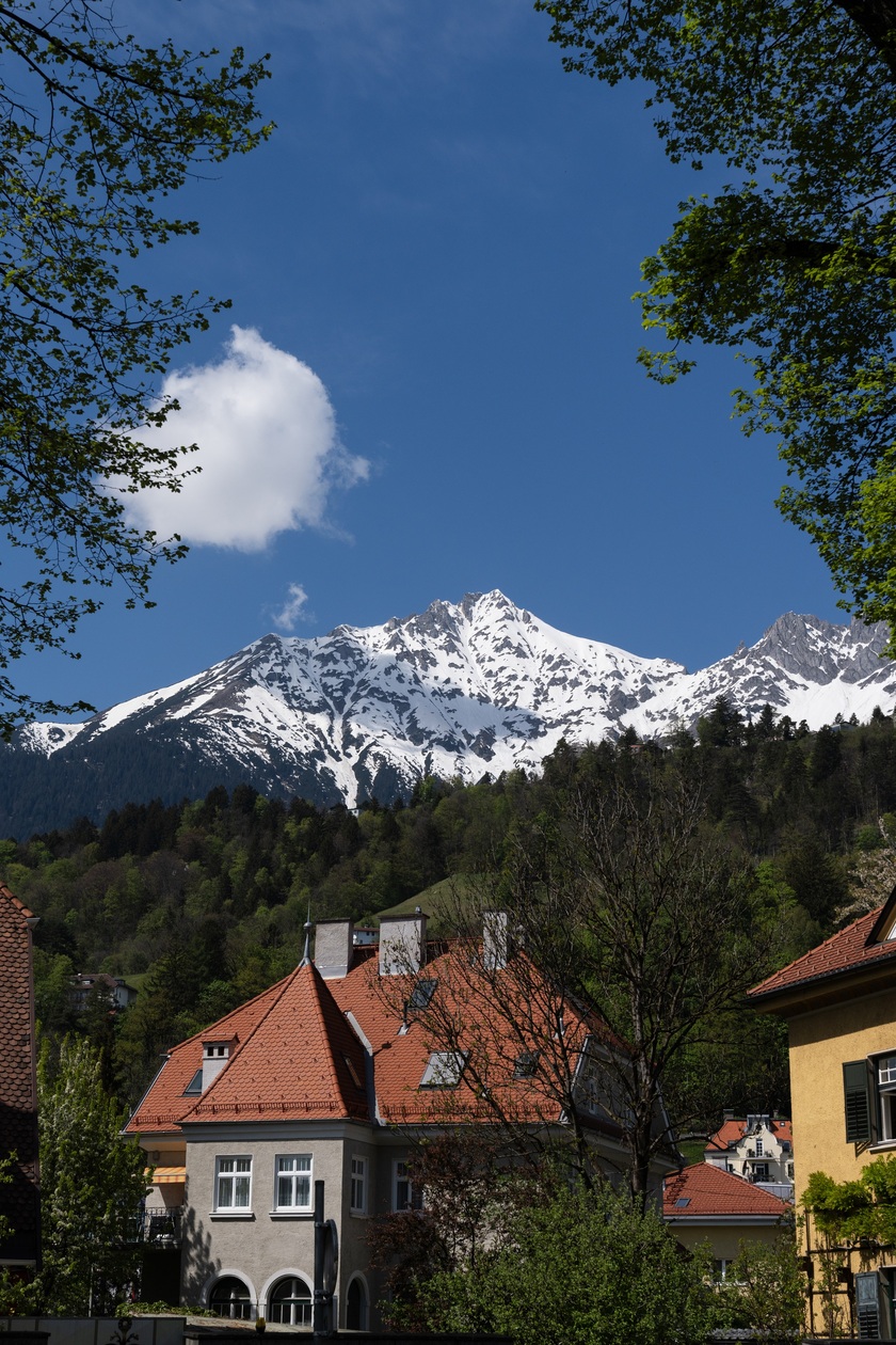 Thành phố Innsbruck quyến rũ có lịch sử trải dài hàng thiên niên kỷ, yên bình bên dãy Alps.
