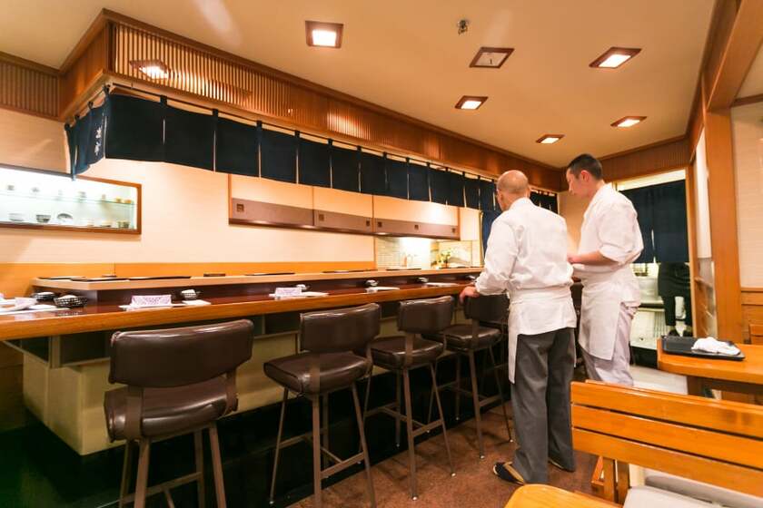 Sukiyabashi Jiro là một nhà hàng sushi nhỏ bé nhưng nổi tiếng nằm ở Ginza