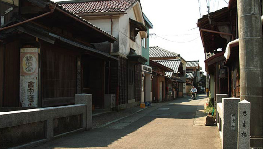 Nhà kho Mikuni Minato không chỉ là một công trình kiến trúc cổ kính mà còn là một minh chứng cho lịch sử huy hoàng