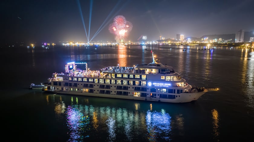 Lần đầu tiên, chương trình âm nhạc đặc sắc Giao Lộ Thời Gian thay đổi concept ghi hình trên sân khấu du thuyền Ambassador vịnh Hạ Long với sự tham dự của 500 khán giả, phát sóng chính thức từ tháng 6/2024