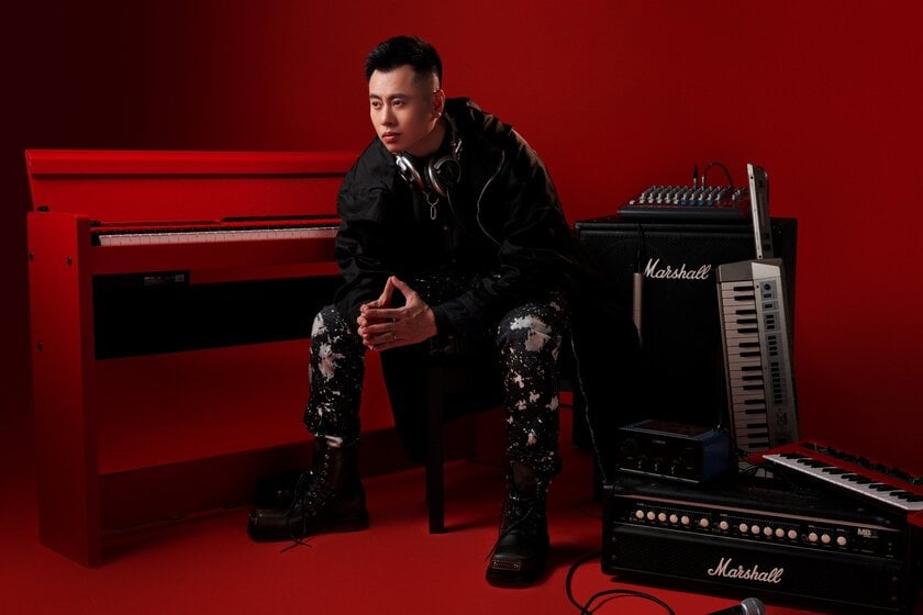 Nhạc sĩ Dương Cầm là Giám đốc Âm nhạc và dẫn dắt chương trình