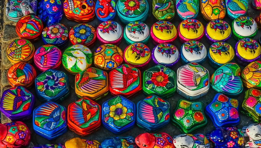 Đường phố Oaxaca được phủ thêm sắc mày nhờ những món đồ này
