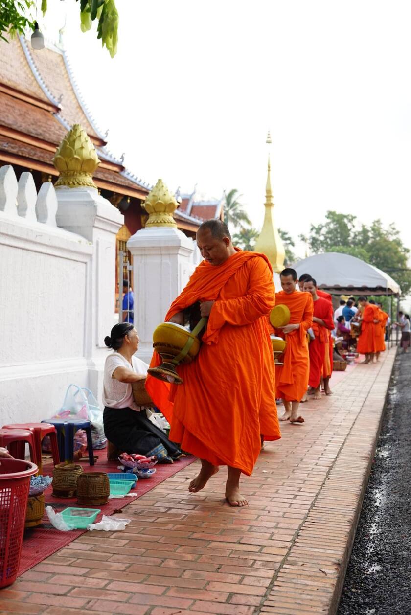 Lễ Khất thực là một nghi lễ văn hóa và tôn giáo quan trọng diễn ra vào sáng sớm tại Luang Prabang.