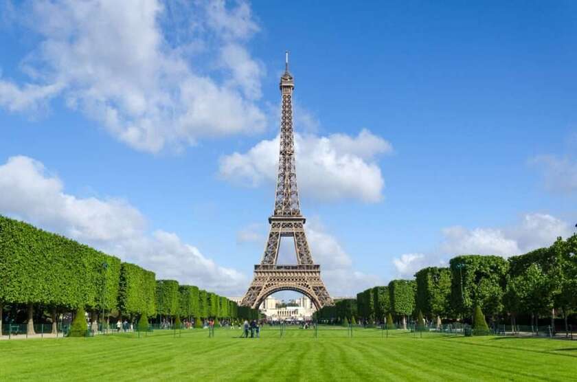 Biểu tượng du lịch nước Pháp thu vé tham quan do bùng nổ khách du lịch