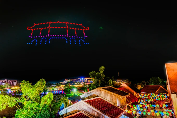 Dàn drone light tái hiện hình ảnh Chùa Cầu trên bầu trời Hội An