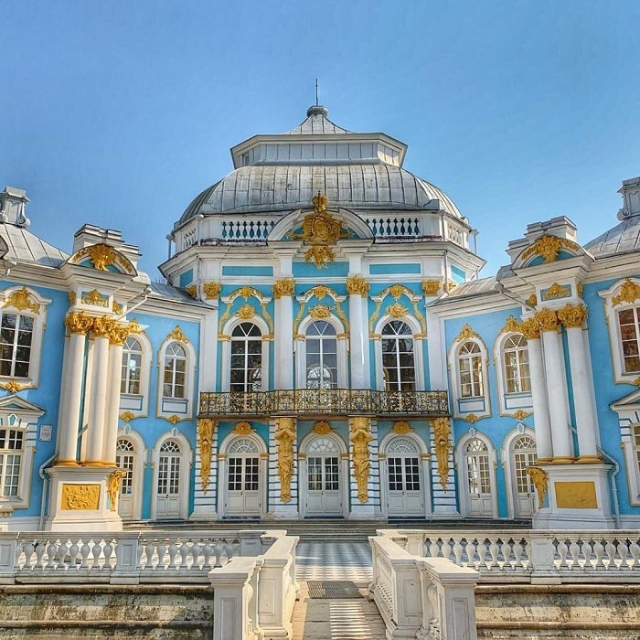 Cung điện Mùa Đông là một trong những công trình nổi tiếng nhất ở St. Petersburg, Nga