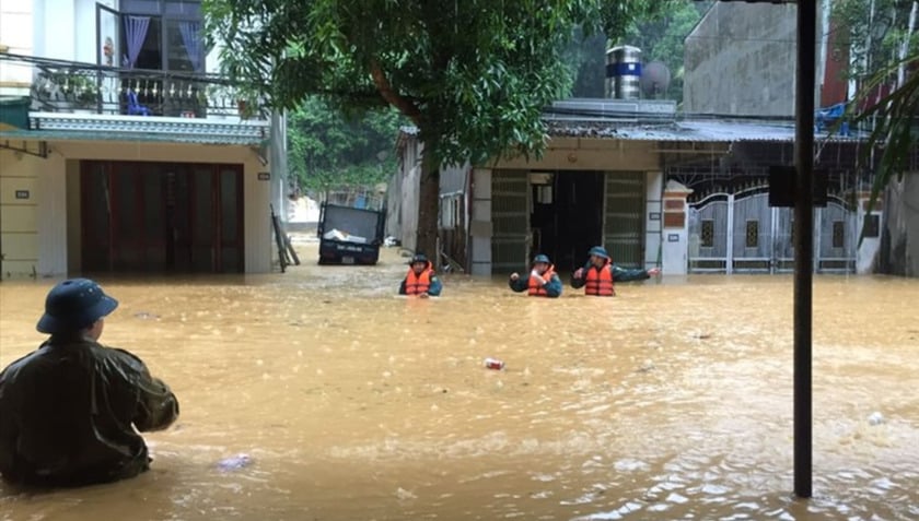Mưa 4 ngày liên tiếp, nhiều tuyến phố ở TP Hà Giang chìm trong 