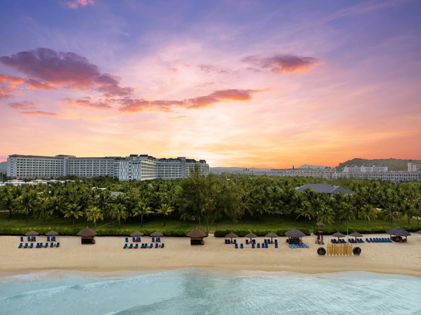 Với không gian khu nghỉ dưỡng rộng lớn kèm vô vàn các hoạt động giải trí, Radisson Blu Resort Phú Quốc hứa hẹn sẽ mang đến cho bạn và gia đình những ngày hè đặc biệt.