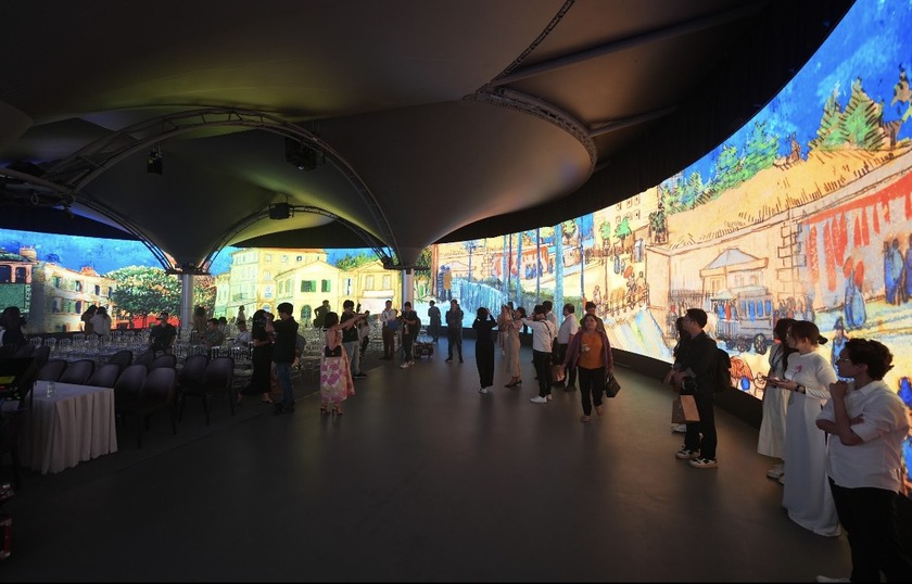 “Van Gogh & Monet Art Lighting Experience