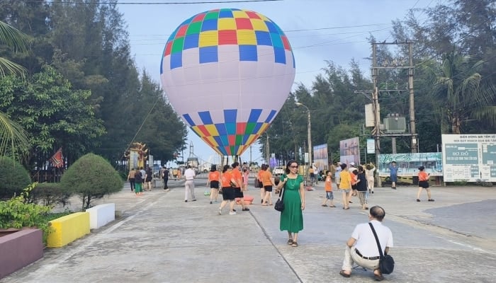 Thông tin trình diễn khinh khí cầu trong tuần lễ du lịch thu hút nhiều người dân quan tâm