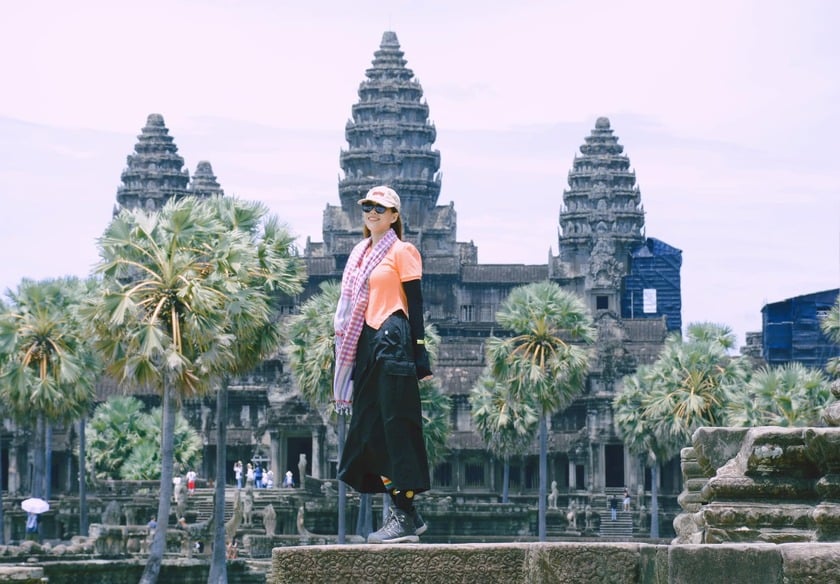 Campuchia mê hoặc nữ phượt thủ với những ngôi đền huyền bí.
