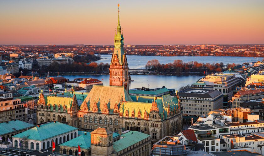 Thành phố Hamburg là một tiểu bang của Cộng hòa Liên bang Đức và là một trong những thành phố lớn ở Đức