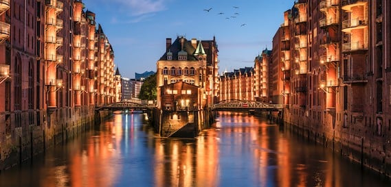 Dưới cái bóng của gã khổng lồ Berlin, Hamburg vẫn tồn tại như một thành phố “giàu sụ”, giàu về kinh tế và giàu về văn hóa