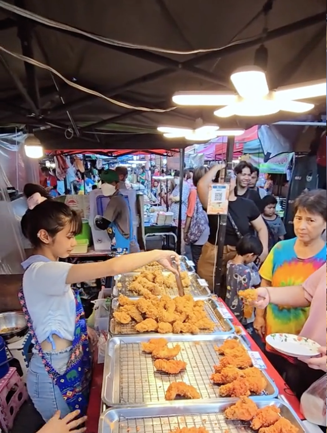 Cô cho biết thấy hơi ngại ngùng khi bất ngờ trở nên nổi tiếng 