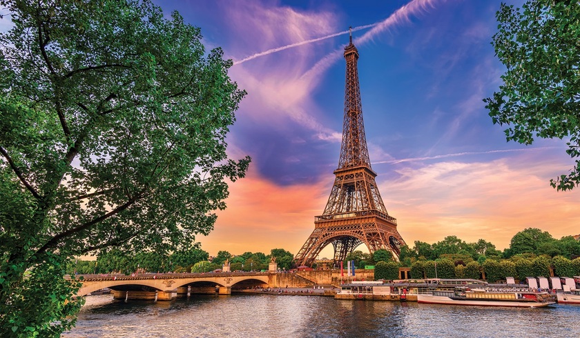 Tháp Eiffel và sông Seine là biểu tượng của nước Pháp.