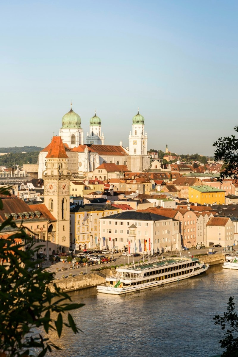 Các công trình kiến trúc độc đáo xung quanh sông Danube.