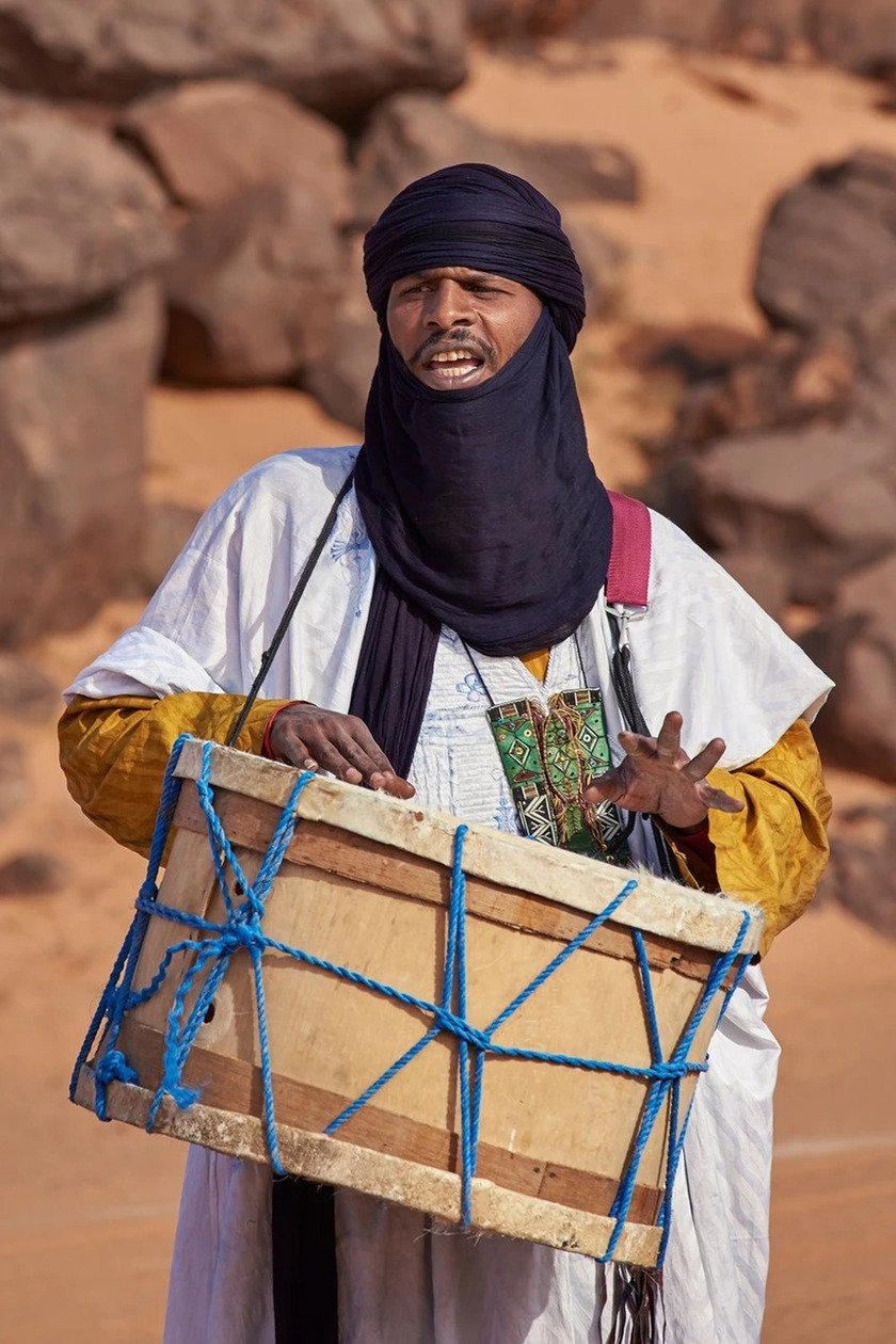 Người Tuareg với khăn trùm đầu tagelmust đặc trưng.