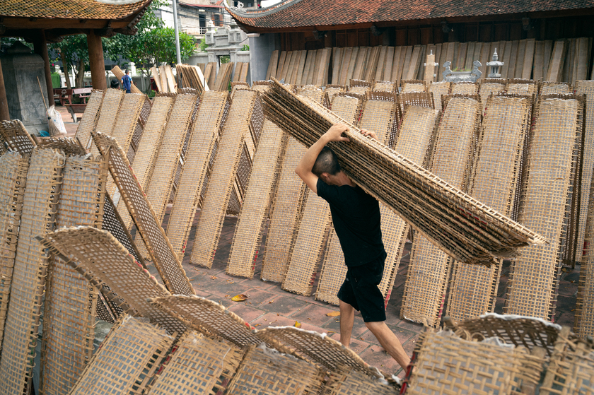 Quá trình phơi bánh cũng cần được thực hiện cẩn thận tránh để bánh bị mốc hay bám bụi bẩn