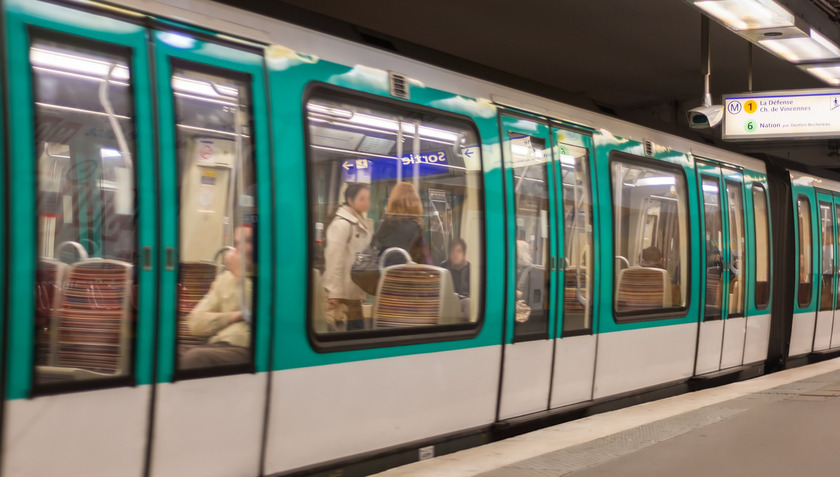 Métro là tên viết tắt của công ty ban đầu điều hành hầu hết mạng lưới: Compagnie du chemin de fer métropolitain de Paris SA (