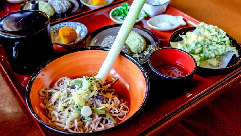 Đặc sản mì soba ăn không dùng đũa chỉ có ở Nhật Bản