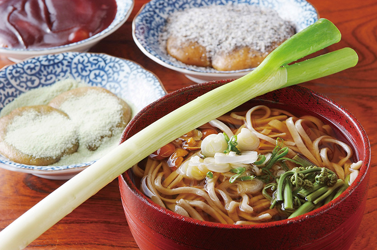 Mì soba ở Ouchi-juku có sợi dai, hậu vị ngọt dễ chịu và hương thơm đặc trưng nhờ làm từ hạt tam giác