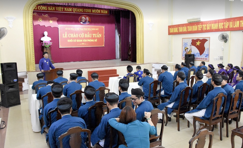 Phong trào mặc áo dài nơi công sở được lan rộng ở các cơ quan ban ngành của Huế.