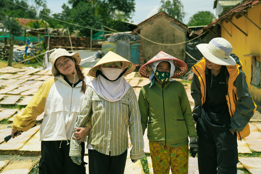 Đến thăm làng nghề để nhìn, hiểu và thương những giá trị văn hoá vẫn đang miệt mài giữ lửa mỗi ngày