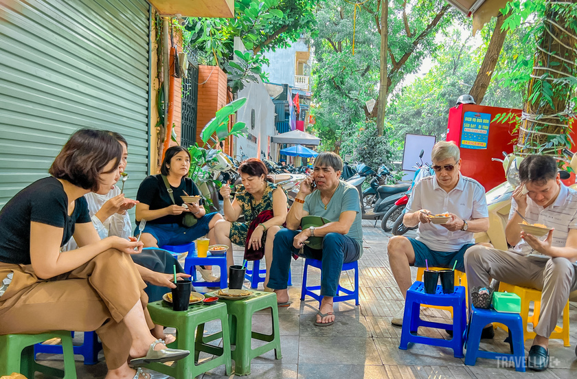 Tổ hợp ăn vặt Nguyễn Thượng Hiền luôn thu hút một lượng lớn khách hàng