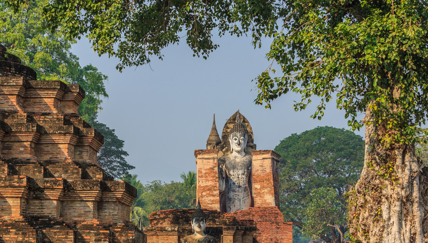 Những ngôi đền, chùa xuất hiện khắp nơi trên quốc gia này chứng tỏ Phật giáo có sự ảnh hưởng rất lớn trong cuộc sống thường ngày của người dân