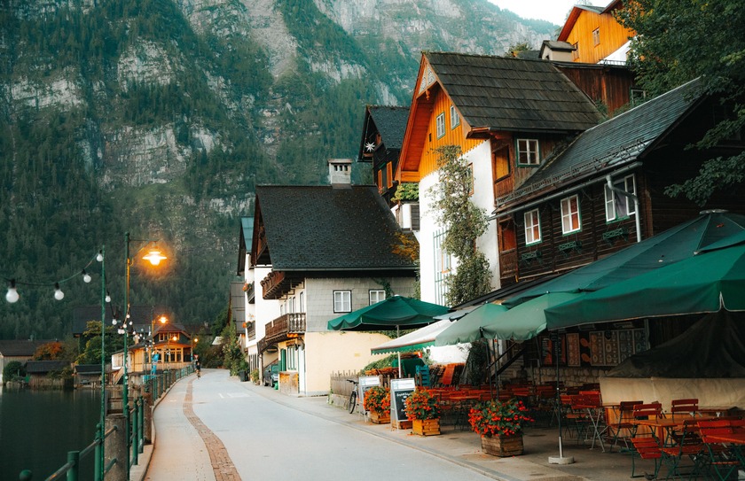 Hallstatt hiện ra trước mắt nhiếp ảnh gia như một bức tranh thủy mặc tuyệt đẹp với địa thế “tựa sơn hướng thủy”