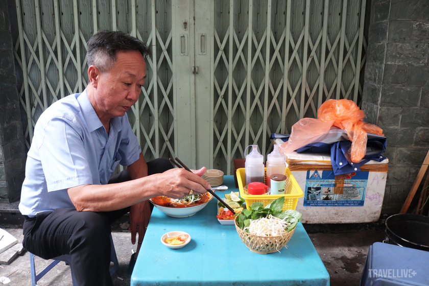 Ông Nguyễn Khắc Hiếu là khách quen của quán trong nhiều năm