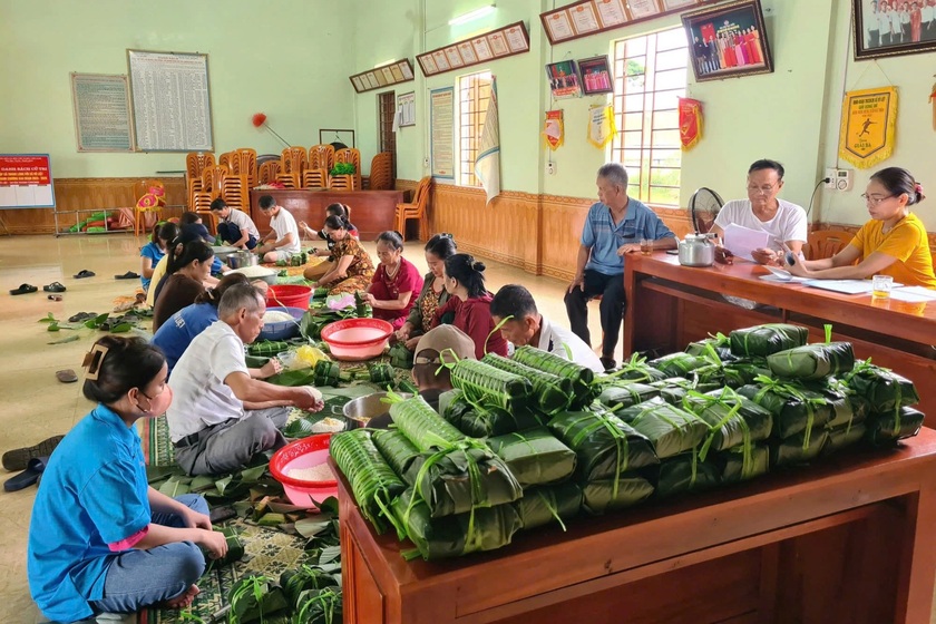 Những thùng mì, gói bánh trở thành nghĩa cử cao đẹp mùa nước dâng