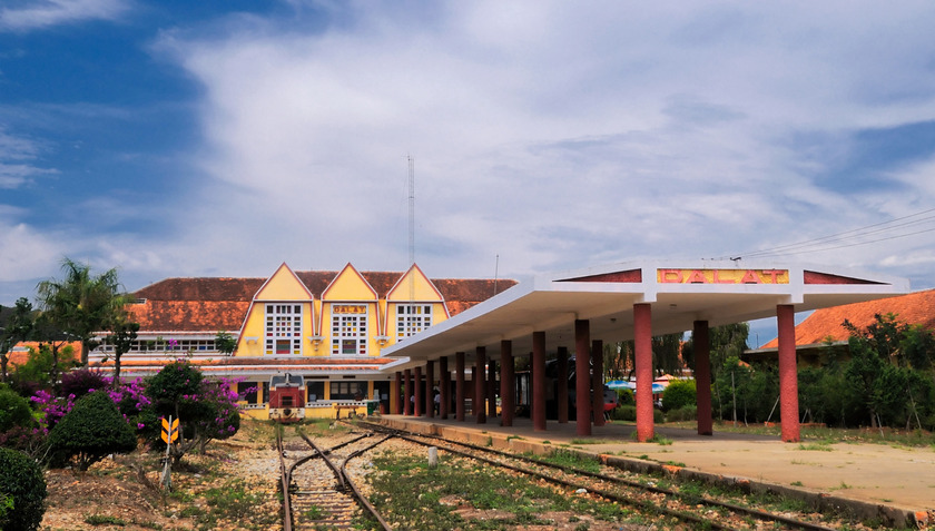 Chi nhánh khai thác đường sắt Sài Gòn (đang quản lý và khai thác ga Đà Lạt) ra thông báo tăng giá vé vào cổng ga Đà lạt - Trại Mát lên gấp 10 lần