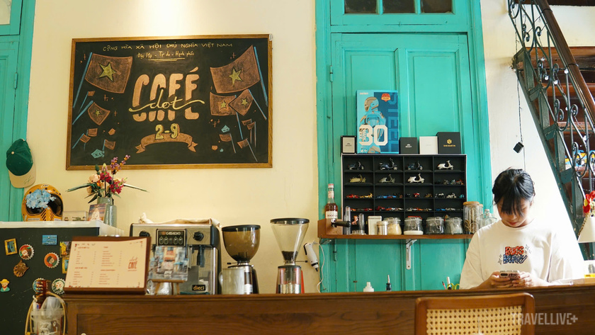 Dot cafe làm tăng cảm giác bí ẩn và thu hút cho những ai thích thú khám phá một 