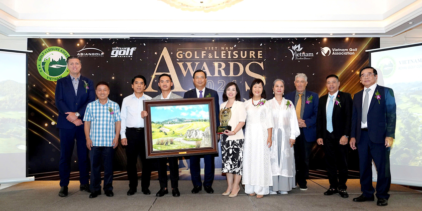 Ảnh trao giải sân Queen Course – Royal Golf Course