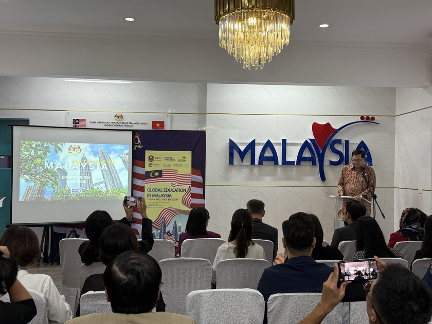 Ngài Dato’ Tan Yang Thai, Đại sứ Malaysia tại Việt Nam phát biểu ở Hội thảo Du lịch Giáo dục (EduTourism Seminar)