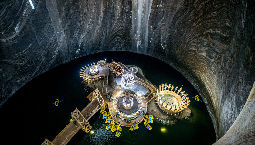 Mỏ muối Salina Turda có độ sâu 100m nằm ở Transylvania, Rumani là một trong những mỏ muối cổ nhất thế giới