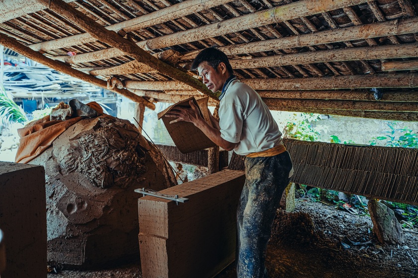 Các khâu đều làm thủ công rất tỉ mỉ nhằm tạo ra sản phẩm mẫu mã đẹp, thời gian sử dụng lâu dài