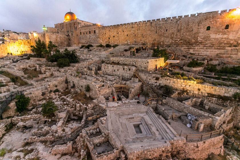 Những người đầu tiên định cư ở Jerusalem được cho rằng xuất hiện vào giai đoạn bắt đầu Thời kỳ đồ đồng,  khoảng năm 3500 TCN