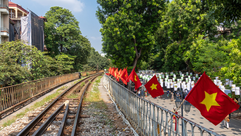 Dù giá vé có tăng nhưng nhiều người dân vẫn lựa chọn về quê đợt Tết bằng tàu