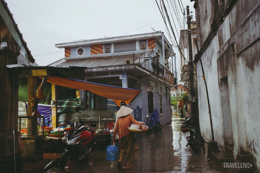 Ngôi chợ này ít khách đến mua nên mặt hàng ở đây cũng rất ít