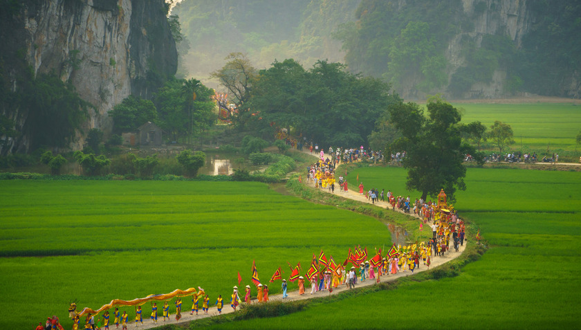 Việt Nam với nhiều tiềm năng du lịch từ danh lam thắng cảnh đến văn hoá truyền thống đã thu hút lượng lớn du khách nước ngoài