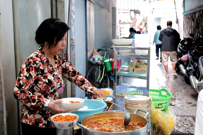 Quán bún riêu nhưng 