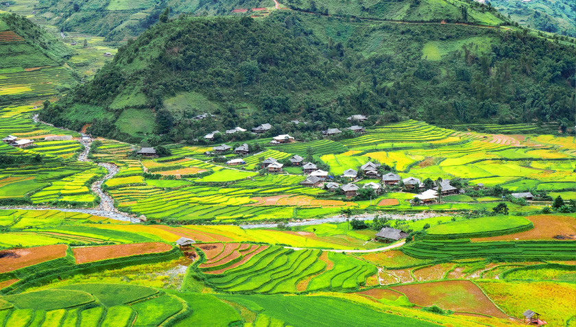 “Việt Nam không còn là một điểm đến đáng chú ý nữa, mà là điểm đến nhất định phải ghé thăm,” tạp chí Condé Nast Traveler khẳng định