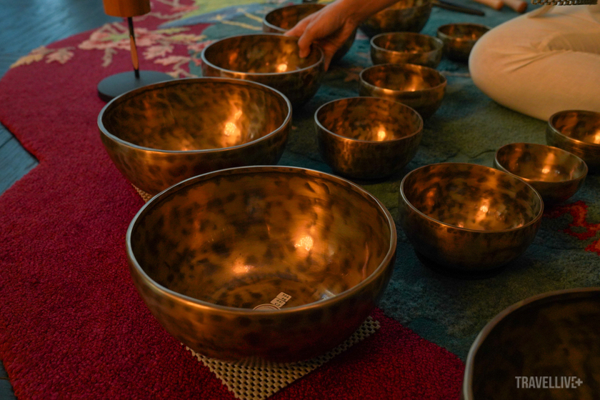 Chuông xoay (singing bowl), vật dụng thường thấy trong những buổi chữa lành bằng âm thanh