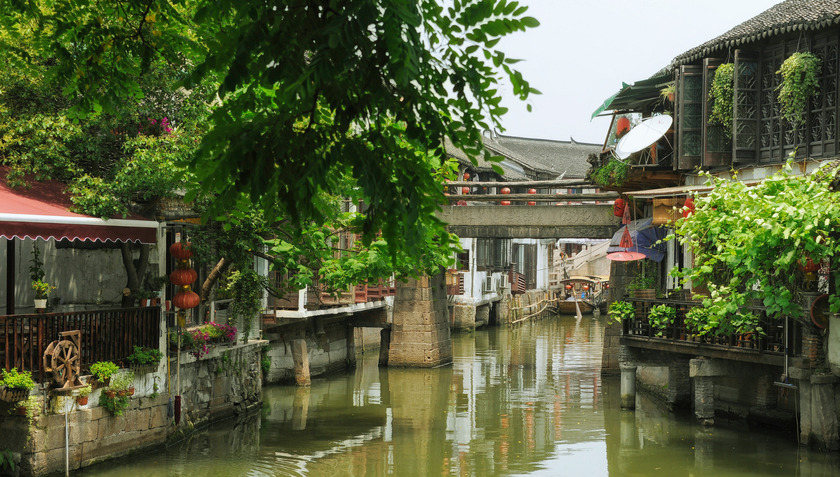 Mấy ai tin giữa lòng Thượng Hải xa hoa, tráng lệ như vậy lại có một cổ trấn bình yên đến kỳ lạ. Nơi mà nhiều người tìm đến để lấy lại những giây bút an yên trong tâm hồn