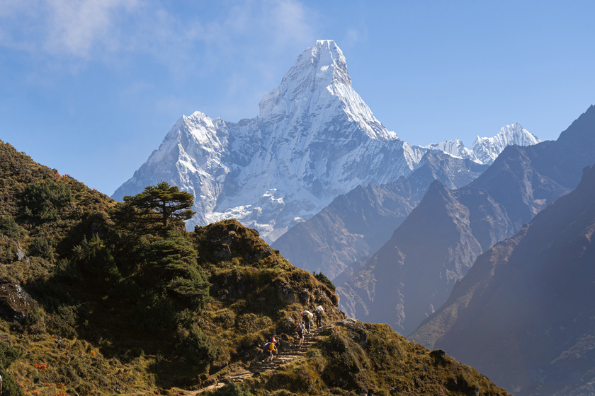 Everest Three Passes Trek, với sự hòa quyện giữa những thử thách khắc nghiệt và vẻ đẹp hùng vĩ, là minh chứng cho sức mạnh của thiên nhiên và bản lĩnh con người